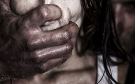 UP : पति-पत्नी का विवाद सुलझाने गया हेड कांस्टेबल ने महिला के साथ किया बलात्कार